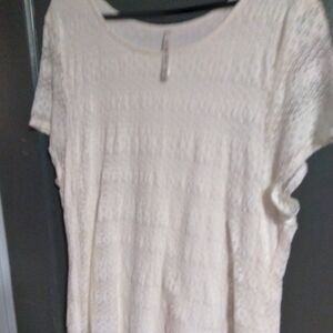 𝅺LEO & NICOLE WOMENS WHITE SHORT SLEEVE TOP. SIZE 2X